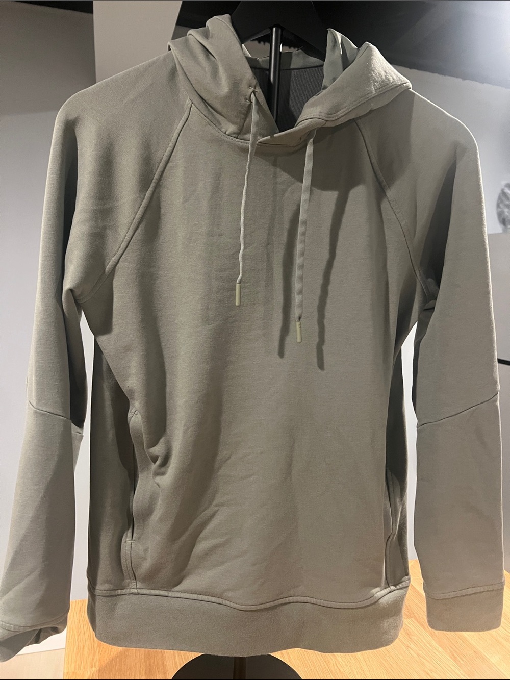 lululemon athletica Men's Hooded Pullover Sweatshirt in Light Olive